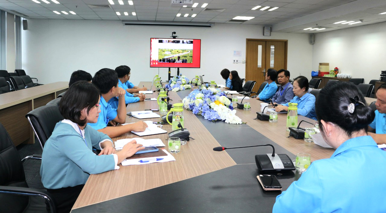 Lãnh đạo LĐLĐ tỉnh họp trực tuyến với Công đoàn ngành đường sắt Việt Nam.
